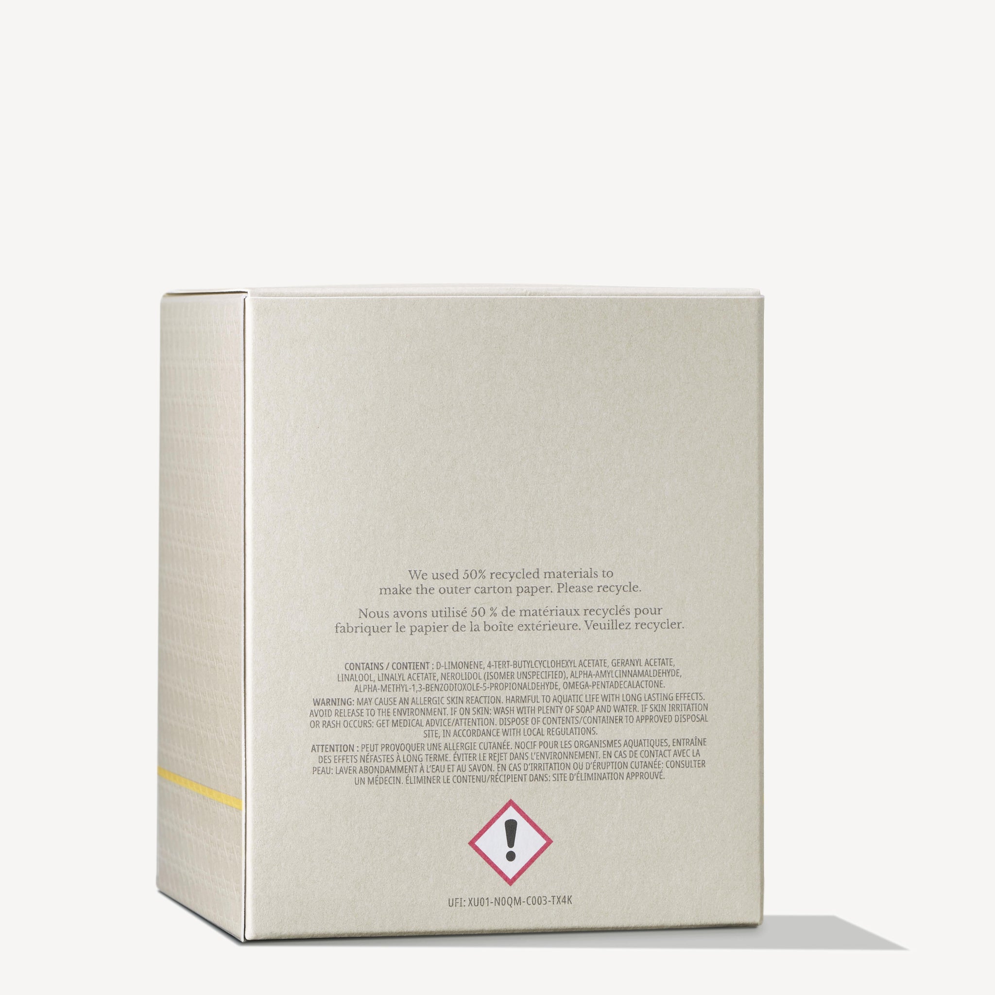 A beige cardboard box made from 50% recycled materials features hazard symbols, safety and recycling info in English and French—ideal packaging for the MoltonBrown Nederlands Orange & Bergamot Signature Kaars 190g and its energieke gloed.