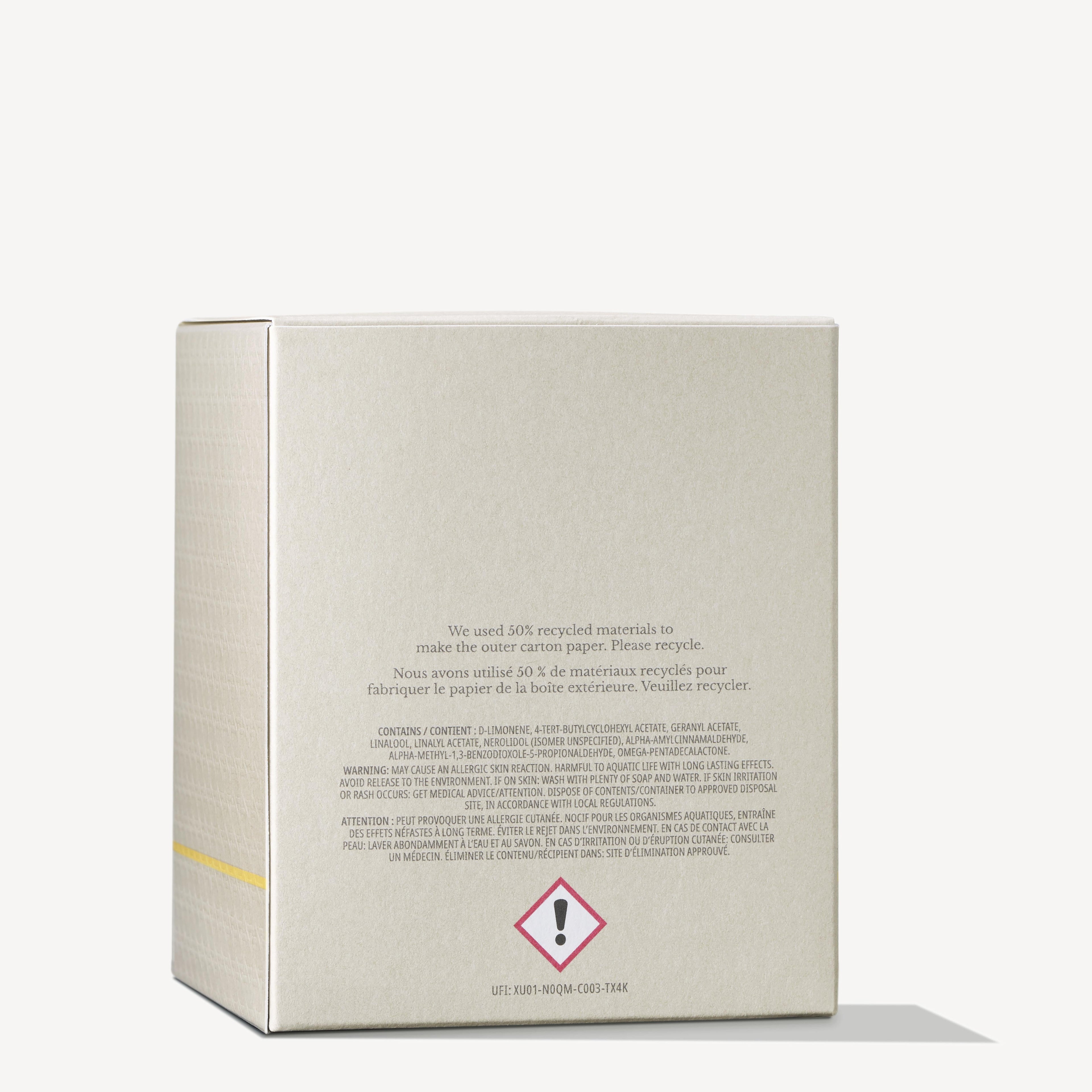 A beige cardboard box made from 50% recycled materials features hazard symbols, safety and recycling info in English and French—ideal packaging for the MoltonBrown Nederlands Orange & Bergamot Signature Kaars 190g and its energieke gloed.