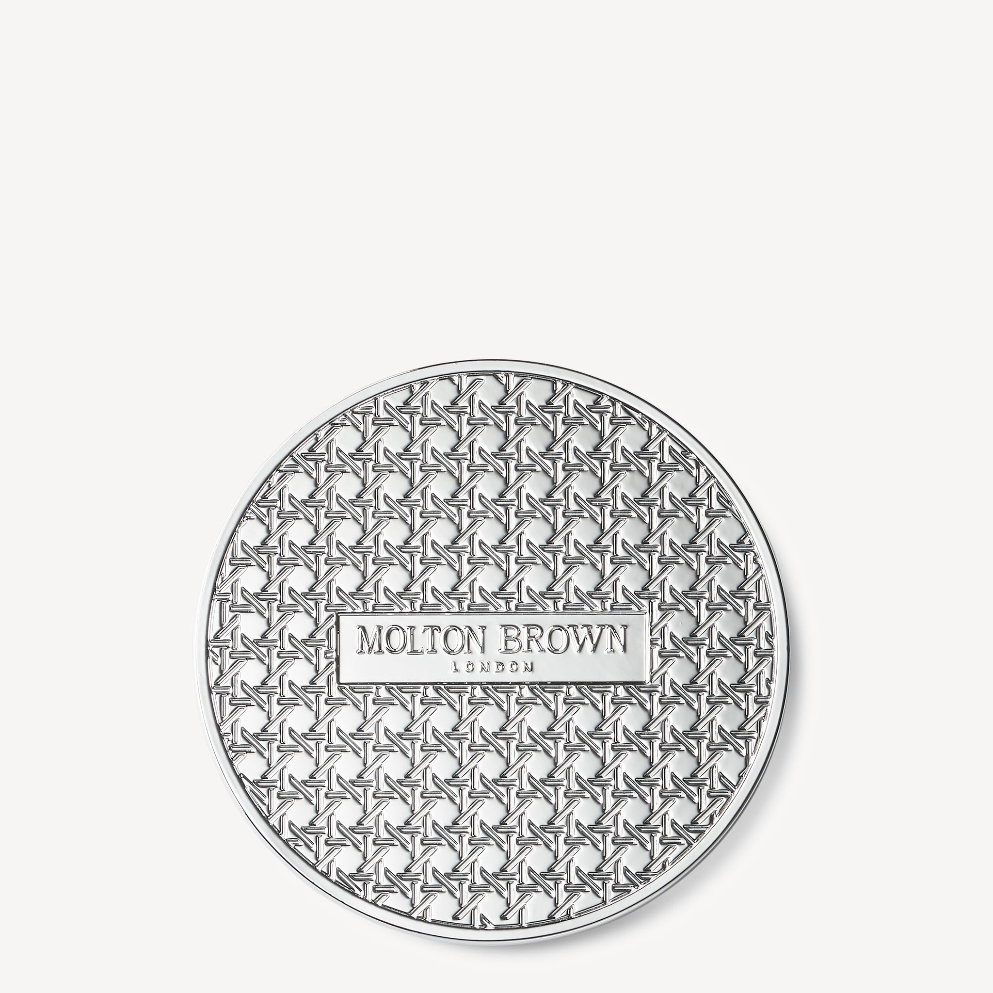 A round, silver-toned MoltonBrown Nederlands Signature Kaars Lid 98g with a textured geometric star design—perfect for stylishly covering your scented candle to behouden geur and keep it protected.
