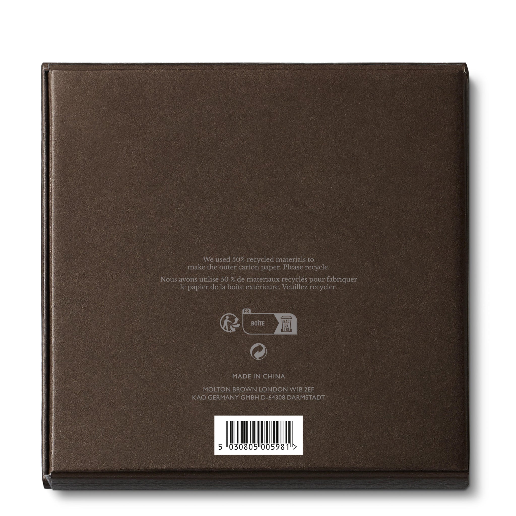 A brown square cardboard box from MoltonBrown Nederlands, for the Luxury Kaars Lid 154g. Back shows small white text: made from 50% recycled materials, recycling symbols, manufacturer info (Made in China), and a barcode—perfect for storing kaarsaccessoire like a lontknipper.