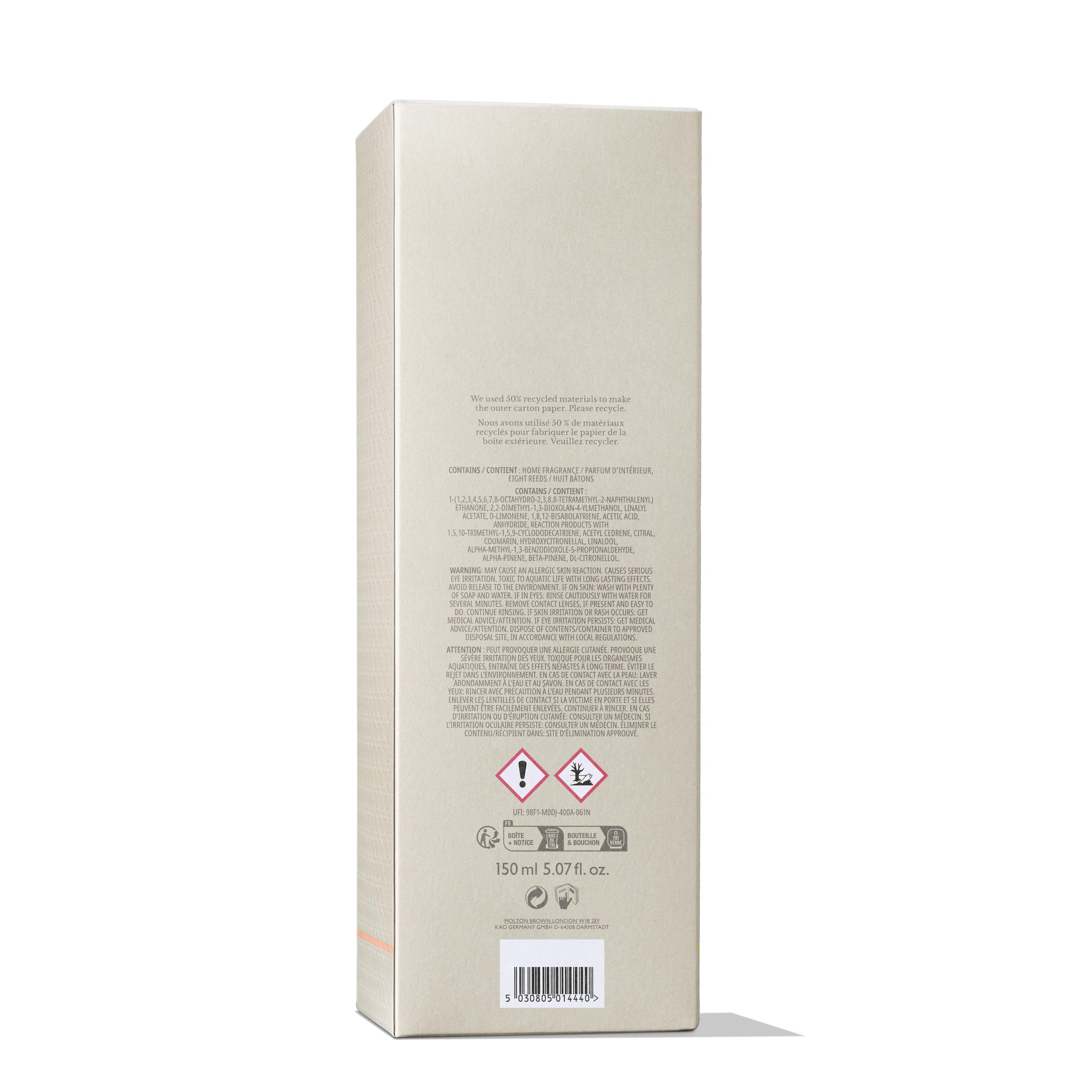 MoltonBrown Nederlands Re-charge Black Pepper Geurstokjes 150ml box stands upright, back side visible with dense text, two hazard symbols, and volume info. Ideal for huisparfum fans who love a houtig-citrus geur. Background is white.