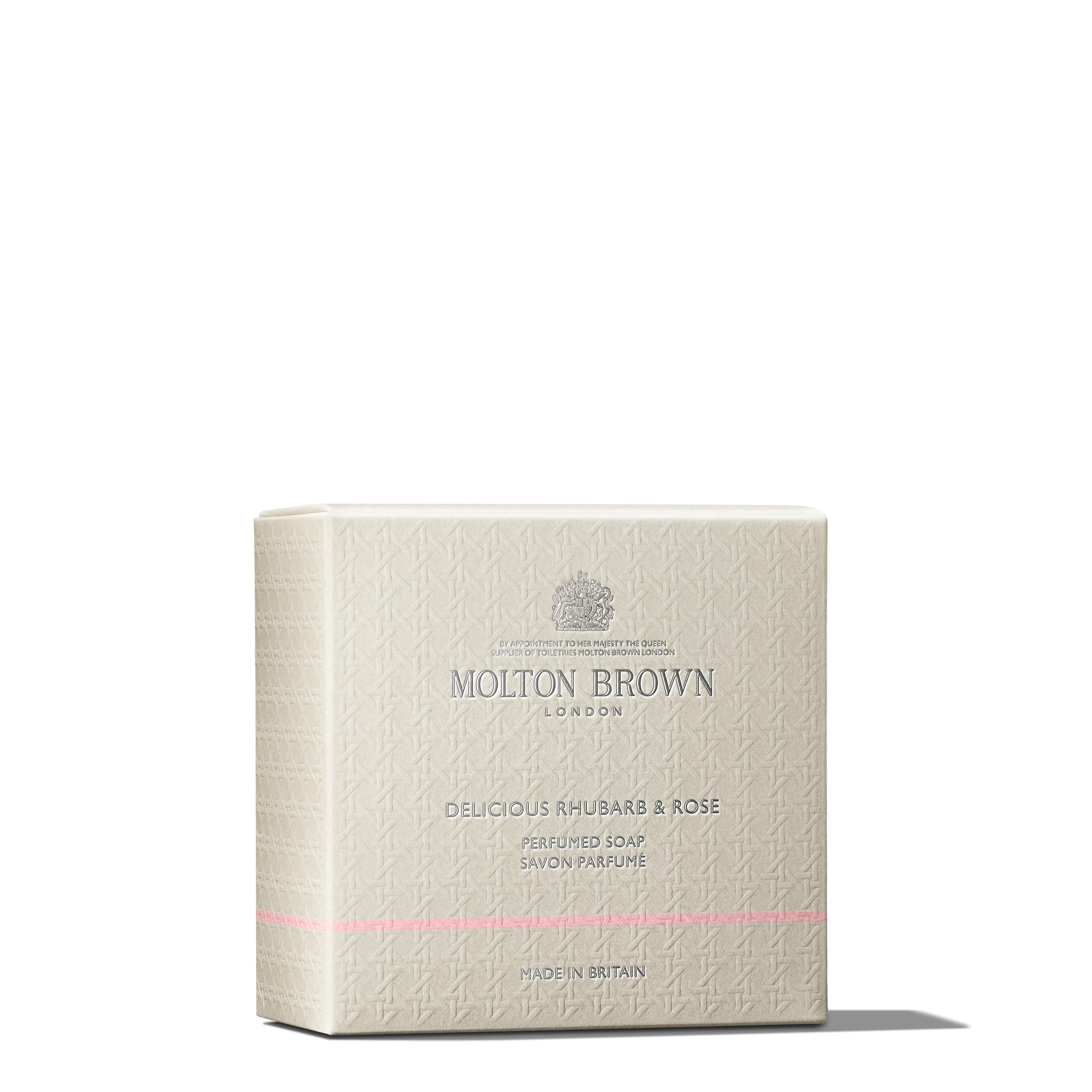 A cream-colored MoltonBrown Nederlands Rose Dunes Bodylotion 300ml box, featuring a subtle textured pattern, silver branding, and a slim pink line, evokes Bulgaarse roos elegance against a white background.