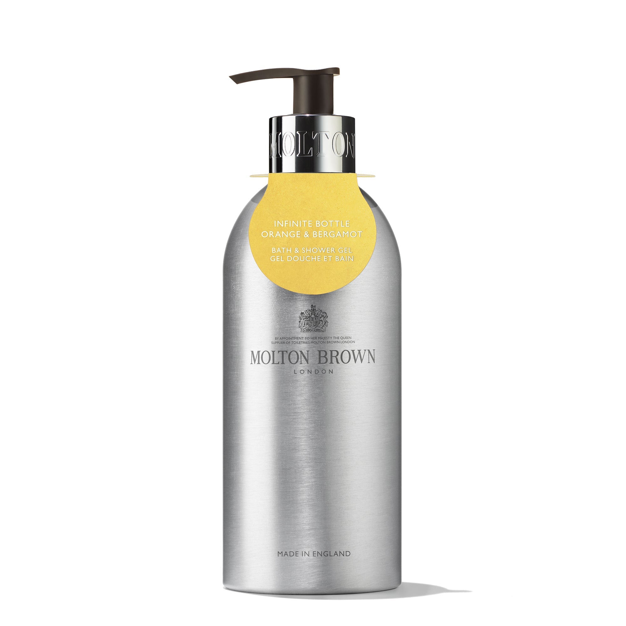 A zilveren navulbare fles Orange & Bergamot van MoltonBrown Nederlands, ideaal voor op reis en perfect voor wie premium verzorgingsproducten in een handig reisformaat zoekt.