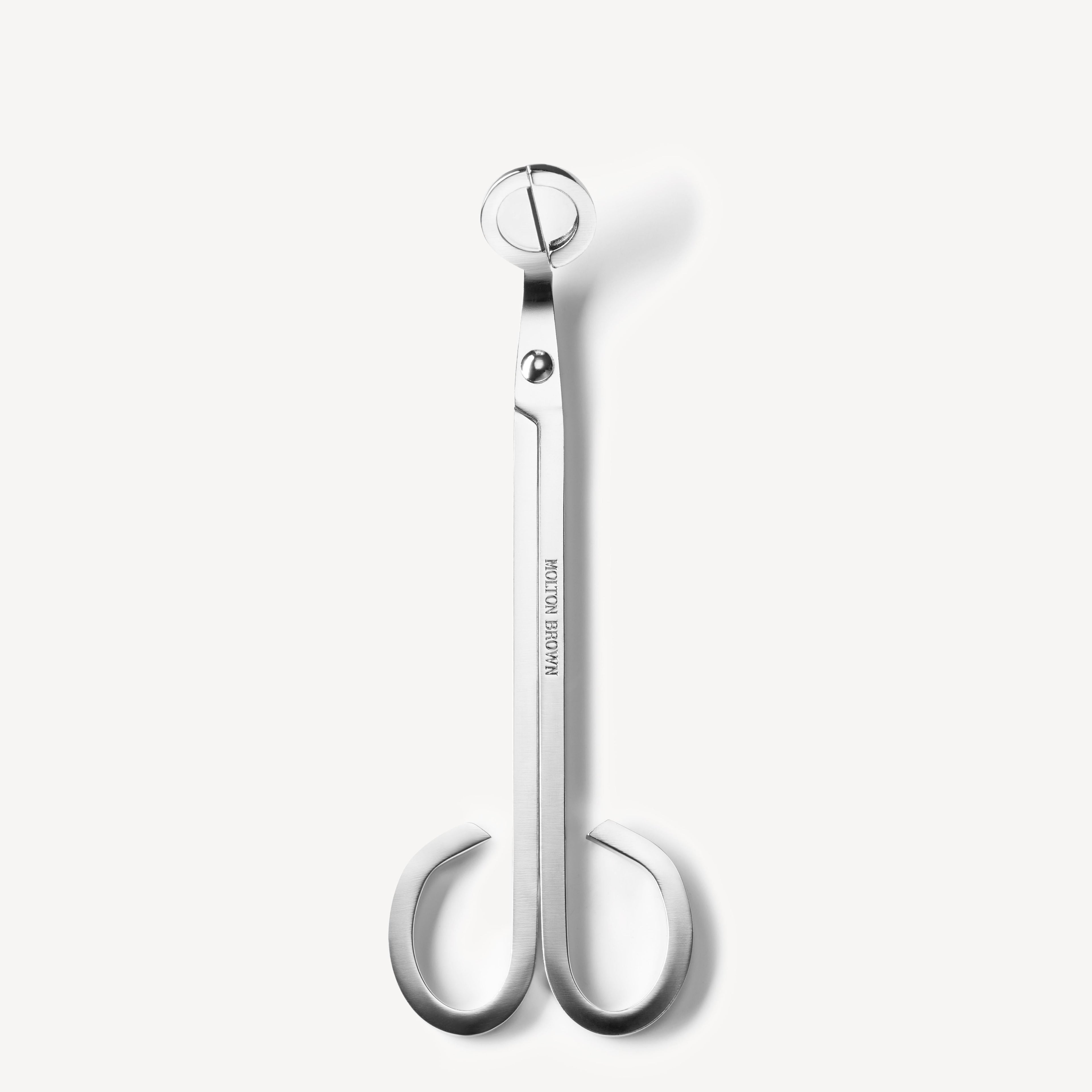 The MoltonBrown Nederlands Wick Trimmer 72g features a scissor-like design with rounded handles, ideal as an accessoire kaarsen and shown isolated on a white background.